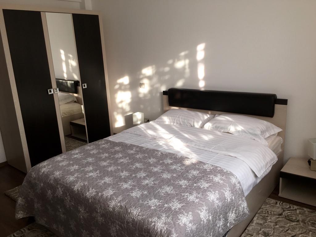 M13 Apartments นาโวดาริ ภายนอก รูปภาพ