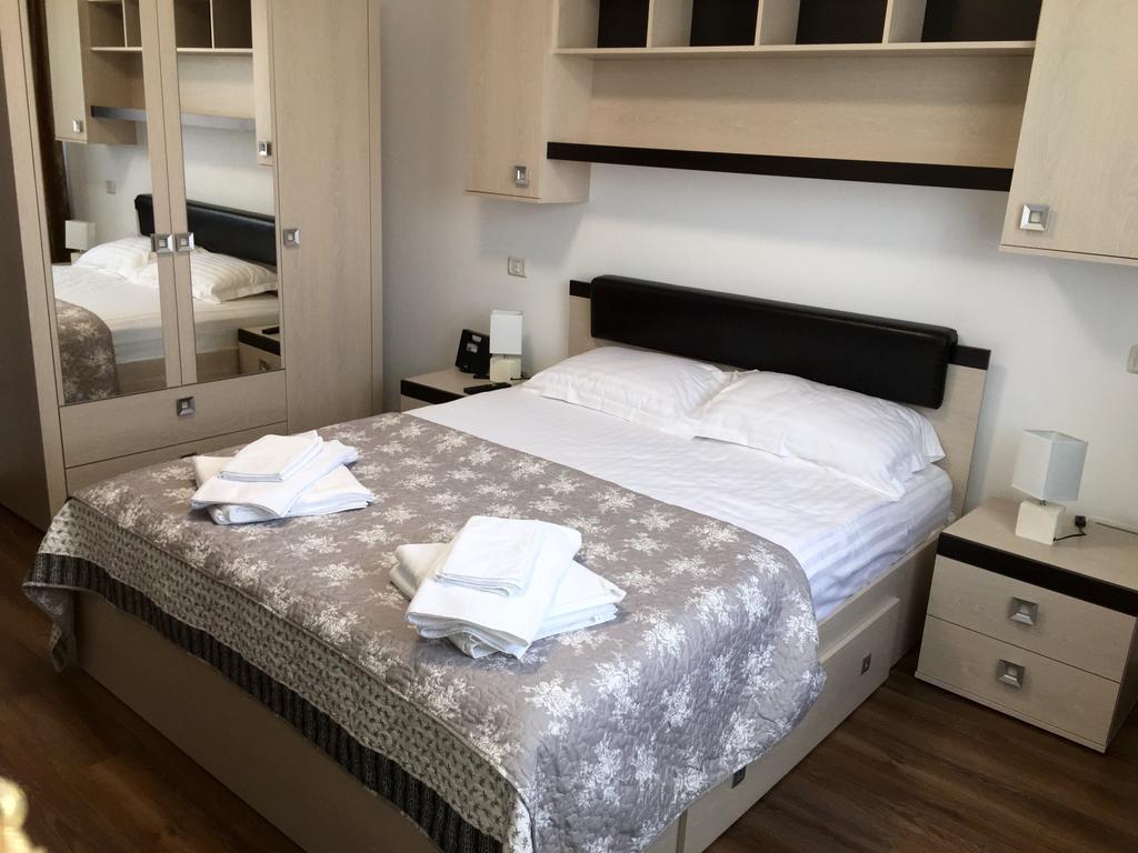 M13 Apartments นาโวดาริ ภายนอก รูปภาพ
