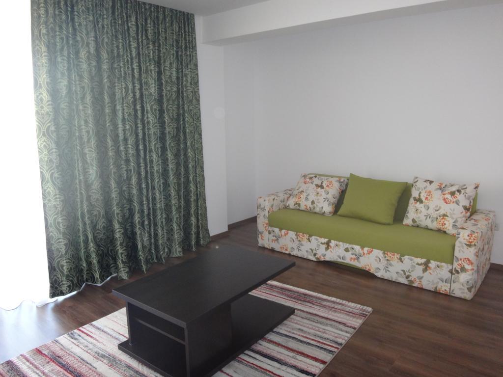 M13 Apartments นาโวดาริ ภายนอก รูปภาพ