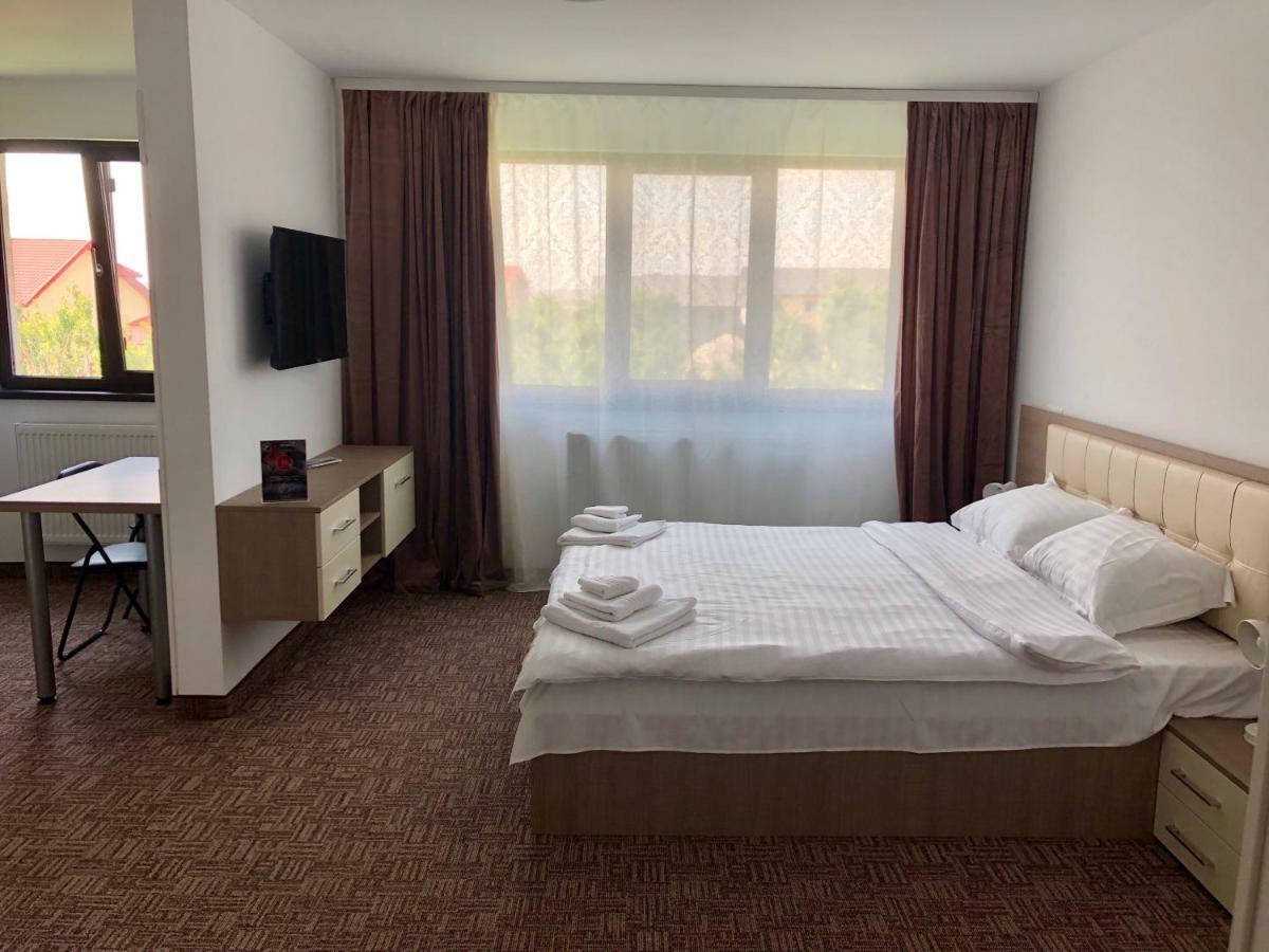 M13 Apartments นาโวดาริ ภายนอก รูปภาพ
